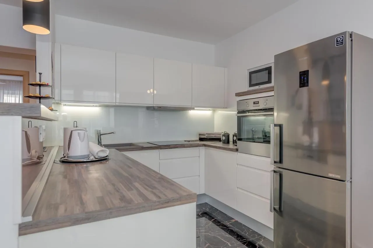 Paparazzi Apartment Σπλιτ