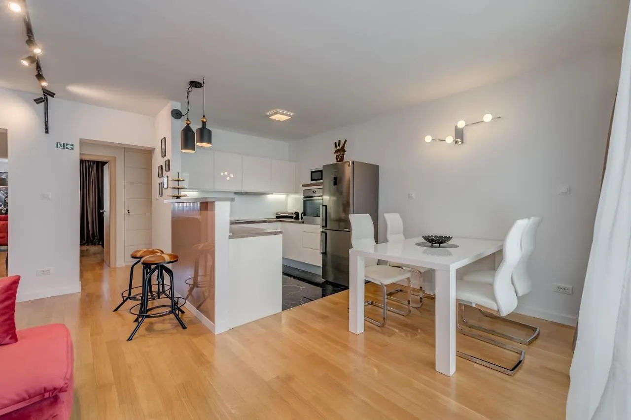 Paparazzi Apartment Σπλιτ