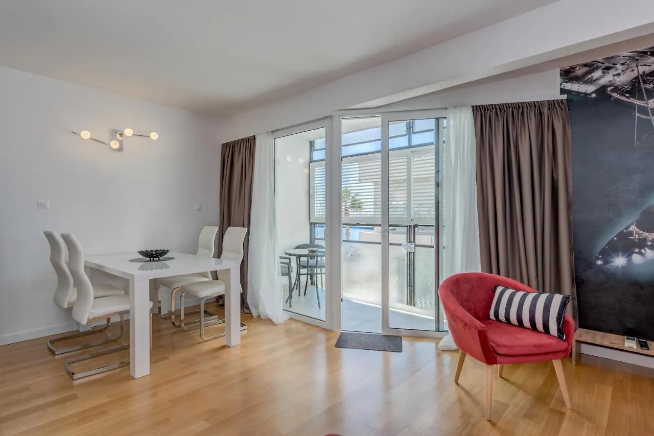 Paparazzi Apartment Σπλιτ