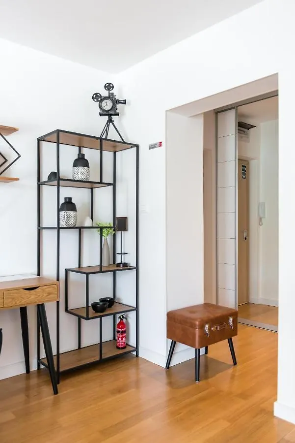 Paparazzi Apartment Σπλιτ
