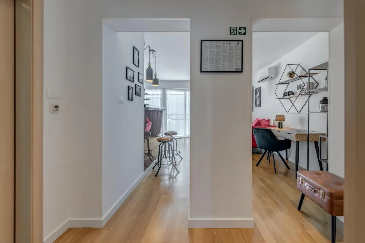 Paparazzi Apartment Σπλιτ