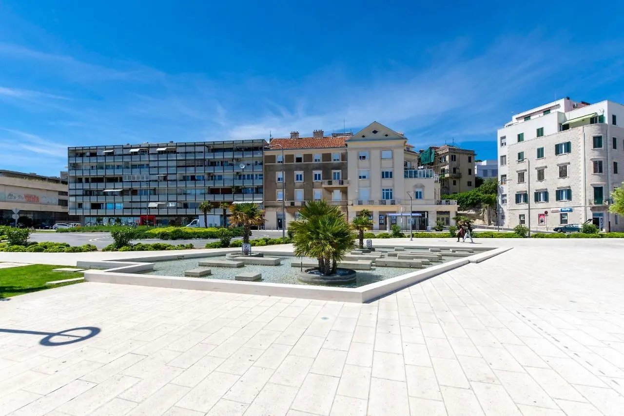 Paparazzi Apartment Σπλιτ